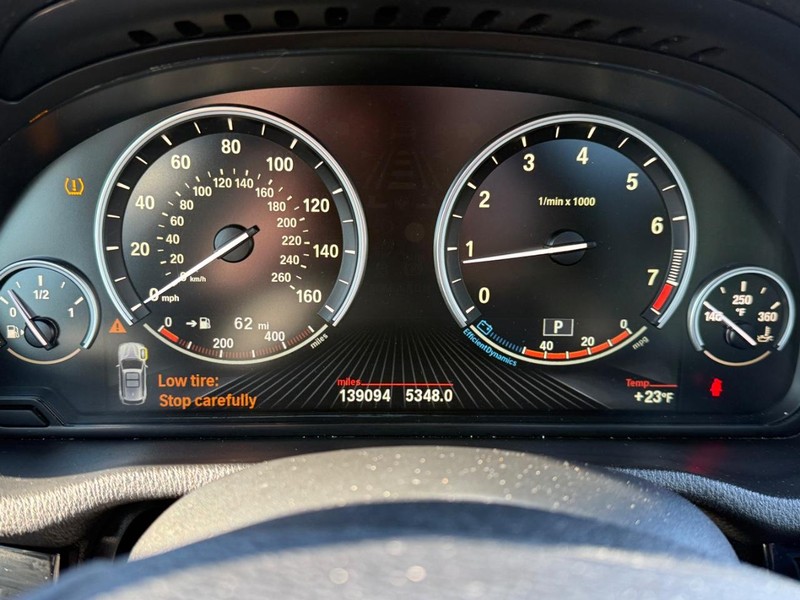 BMW X3 Vehicle Full-screen Gallery Image 19