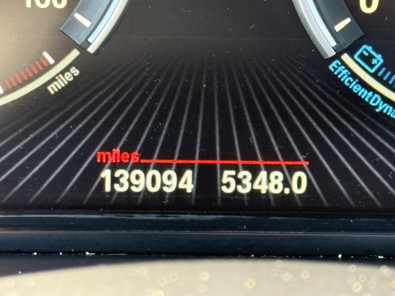 BMW X3 Vehicle Full-screen Gallery Image 20