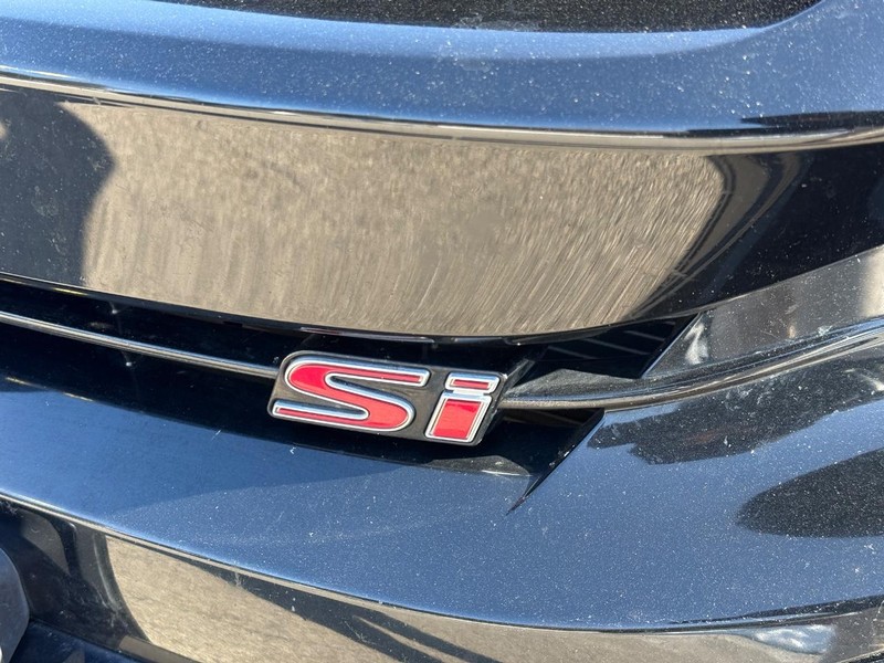 Honda Civic Si Coupe Vehicle Full-screen Gallery Image 11