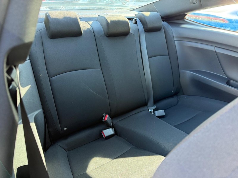 Honda Civic Si Coupe Vehicle Full-screen Gallery Image 12