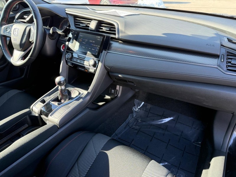 Honda Civic Si Coupe Vehicle Full-screen Gallery Image 13