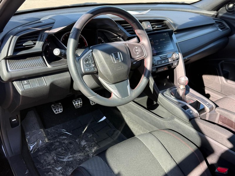 Honda Civic Si Coupe Vehicle Full-screen Gallery Image 15