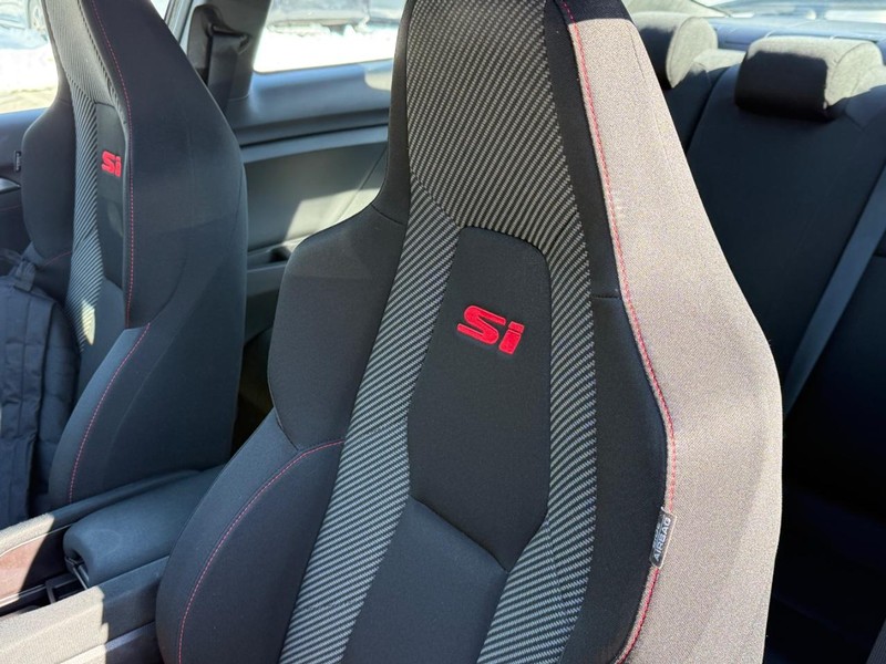 Honda Civic Si Coupe Vehicle Full-screen Gallery Image 17