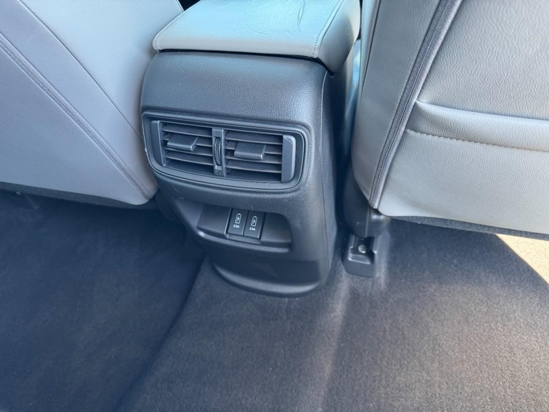 Honda CR-V Vehicle Full-screen Gallery Image 16