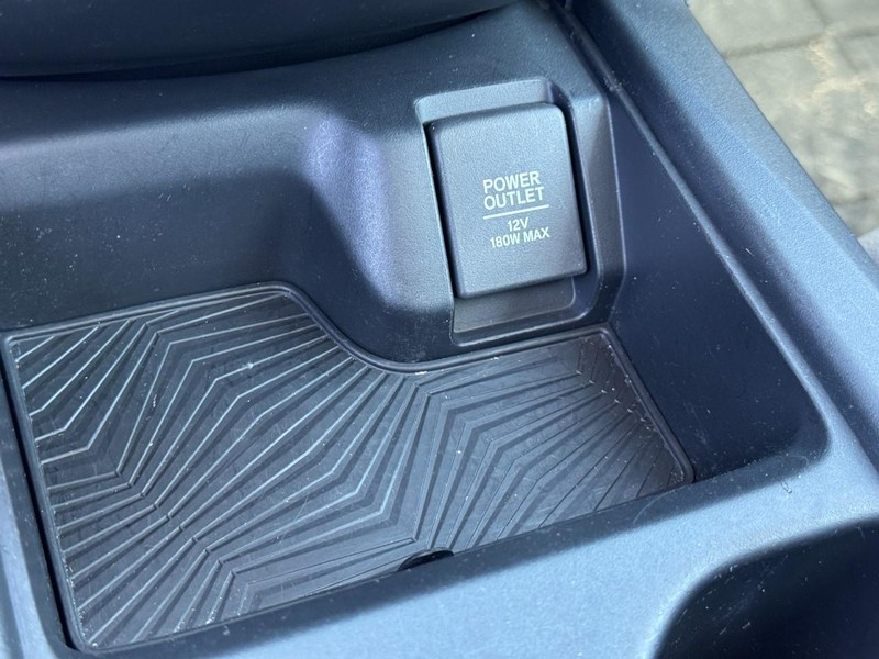 Honda CR-V Vehicle Full-screen Gallery Image 24