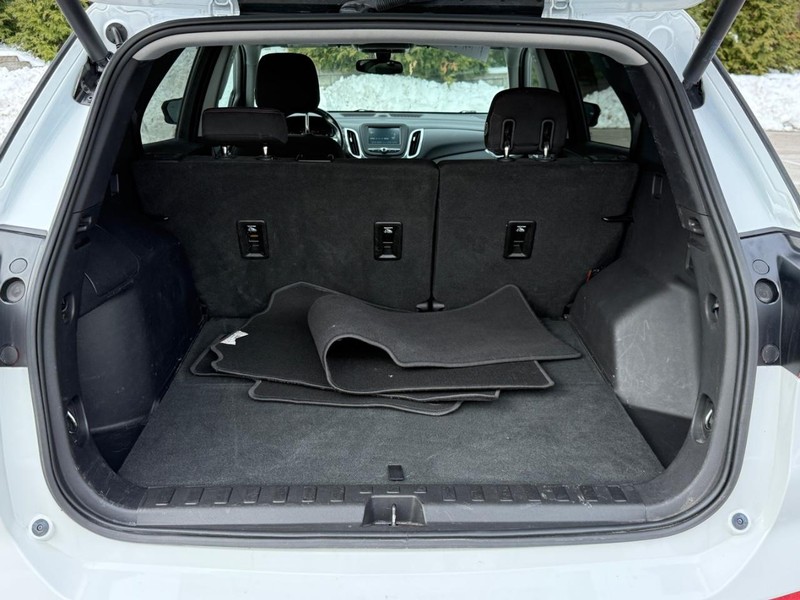 Chevrolet Equinox Vehicle Full-screen Gallery Image 04