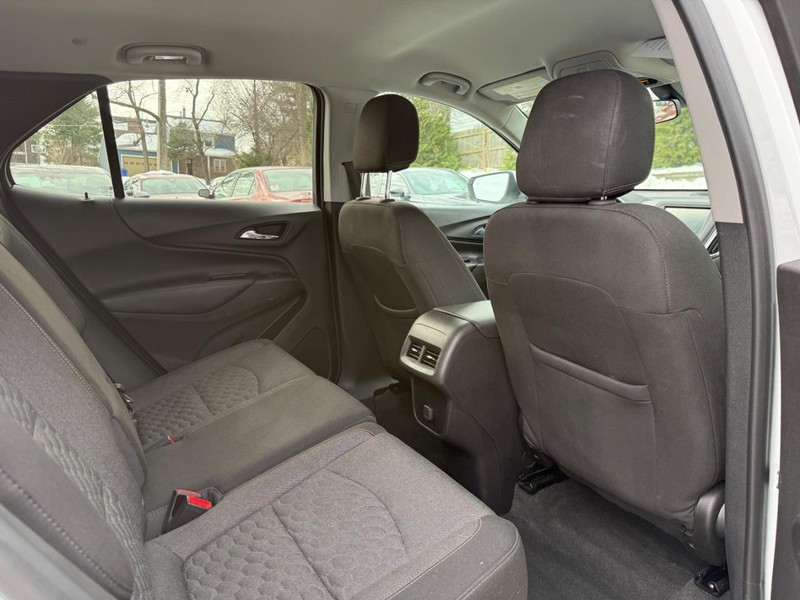 Chevrolet Equinox Vehicle Full-screen Gallery Image 10