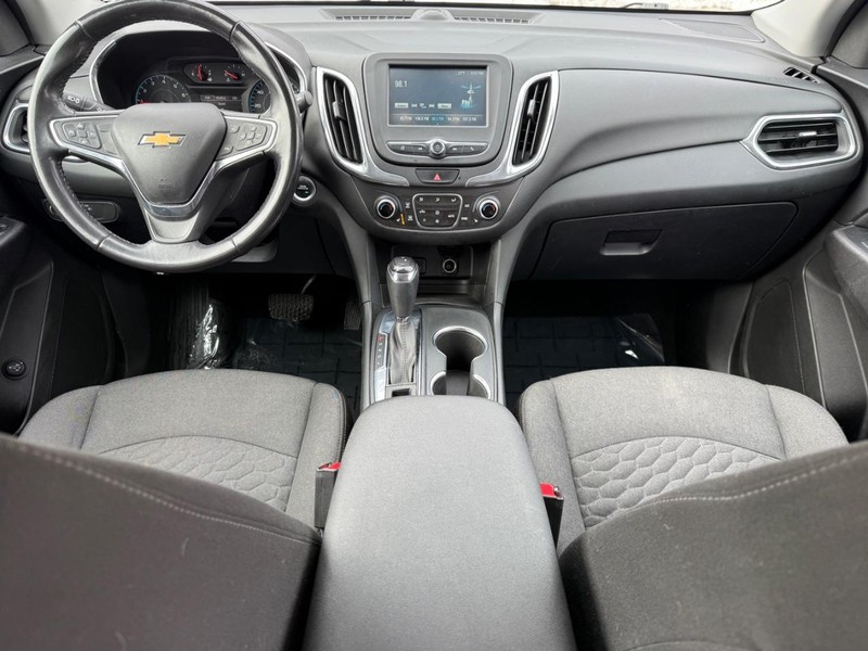 Chevrolet Equinox Vehicle Full-screen Gallery Image 11
