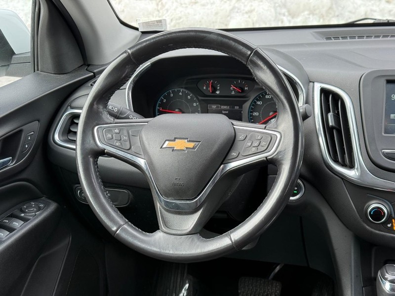 Chevrolet Equinox Vehicle Full-screen Gallery Image 12