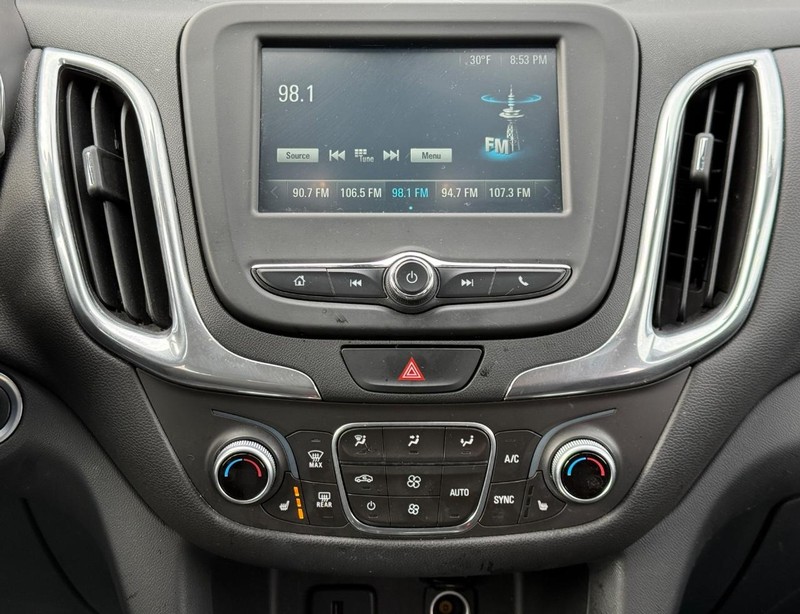 Chevrolet Equinox Vehicle Full-screen Gallery Image 13