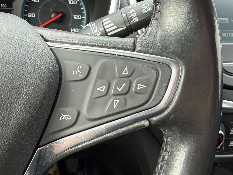 Chevrolet Equinox Vehicle Full-screen Gallery Image 17