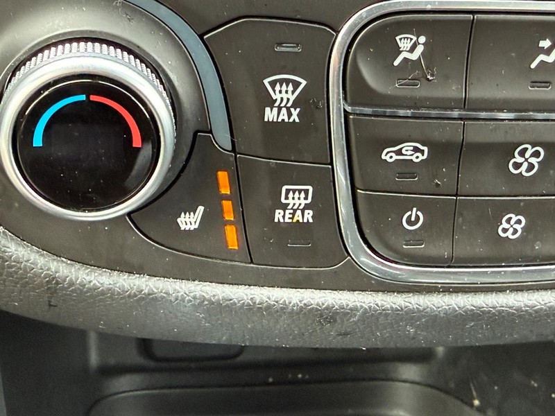 Chevrolet Equinox Vehicle Full-screen Gallery Image 21