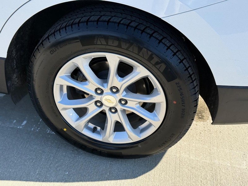 Chevrolet Equinox Vehicle Full-screen Gallery Image 08