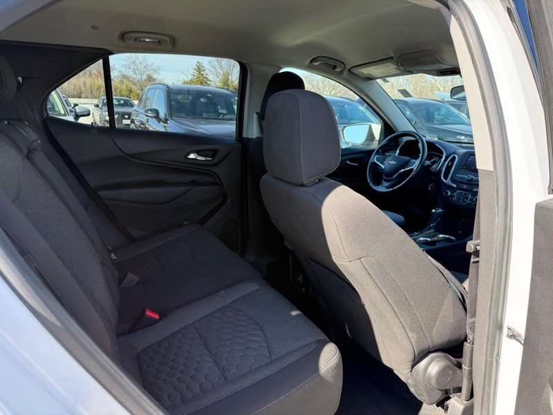 Chevrolet Equinox Vehicle Full-screen Gallery Image 11