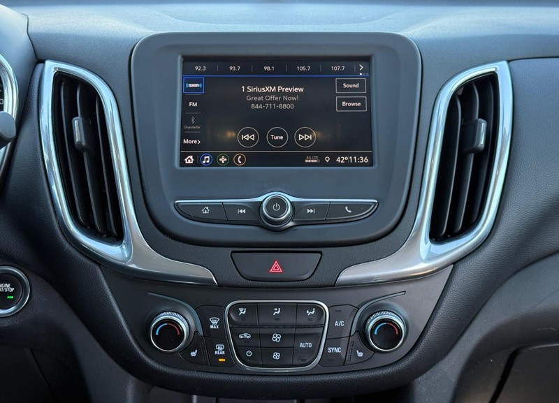 Chevrolet Equinox Vehicle Full-screen Gallery Image 14