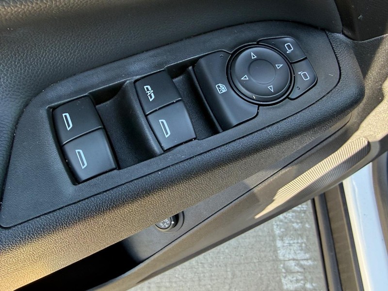 Chevrolet Equinox Vehicle Full-screen Gallery Image 15