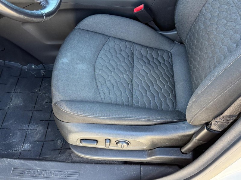 Chevrolet Equinox Vehicle Full-screen Gallery Image 16