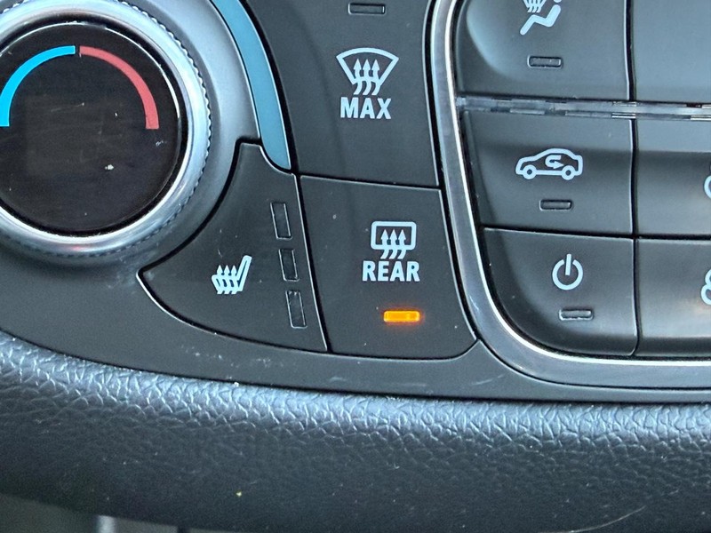 Chevrolet Equinox Vehicle Full-screen Gallery Image 22