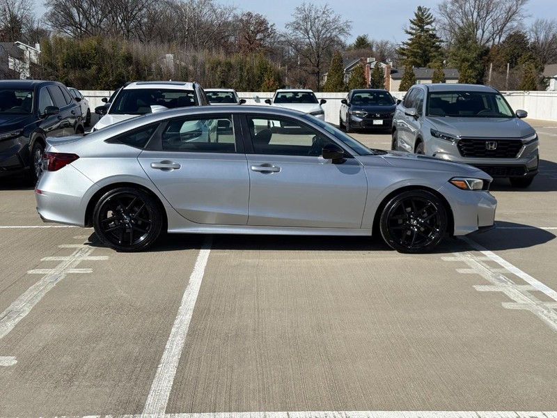 Honda Civic Sedan Vehicle Full-screen Gallery Image 02