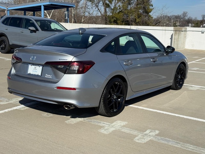 Honda Civic Sedan Vehicle Full-screen Gallery Image 03