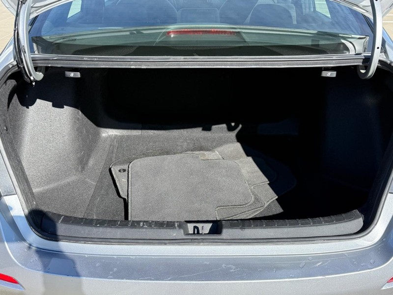 Honda Civic Sedan Vehicle Full-screen Gallery Image 04