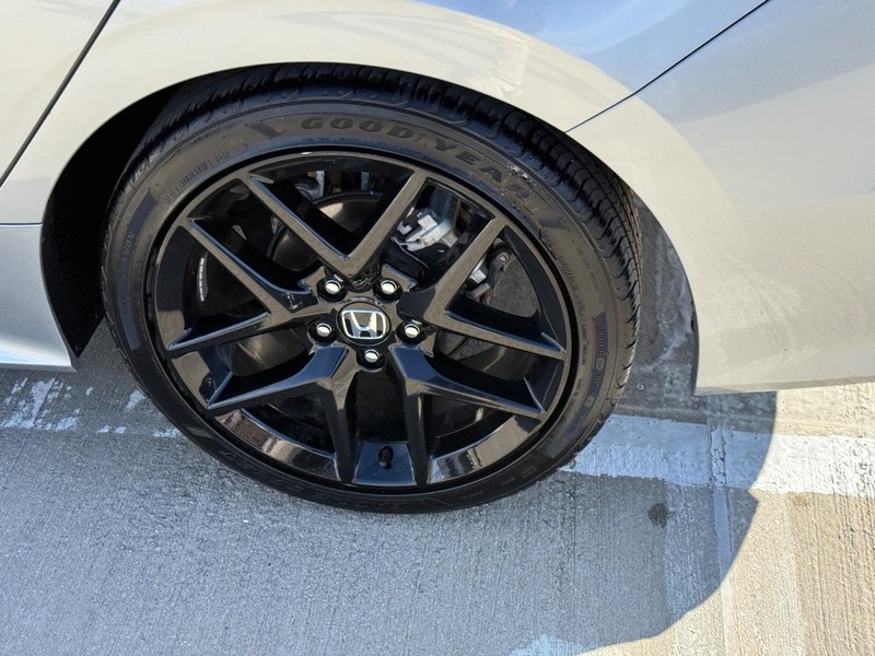 Honda Civic Sedan Vehicle Full-screen Gallery Image 08