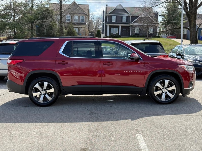 Chevrolet Traverse Vehicle Full-screen Gallery Image 02