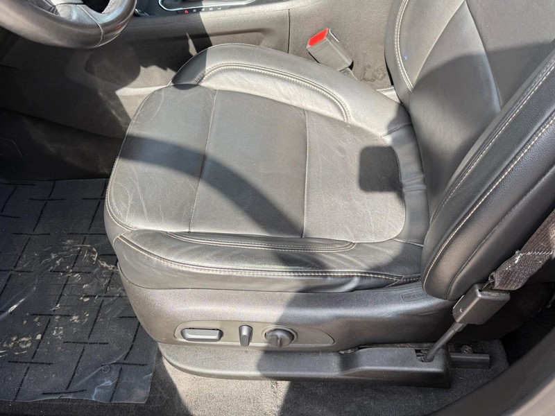 Chevrolet Traverse Vehicle Full-screen Gallery Image 16