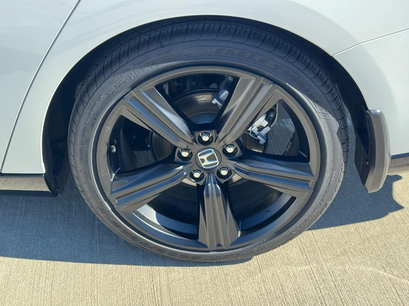 Honda Accord Hybrid Vehicle Full-screen Gallery Image 07