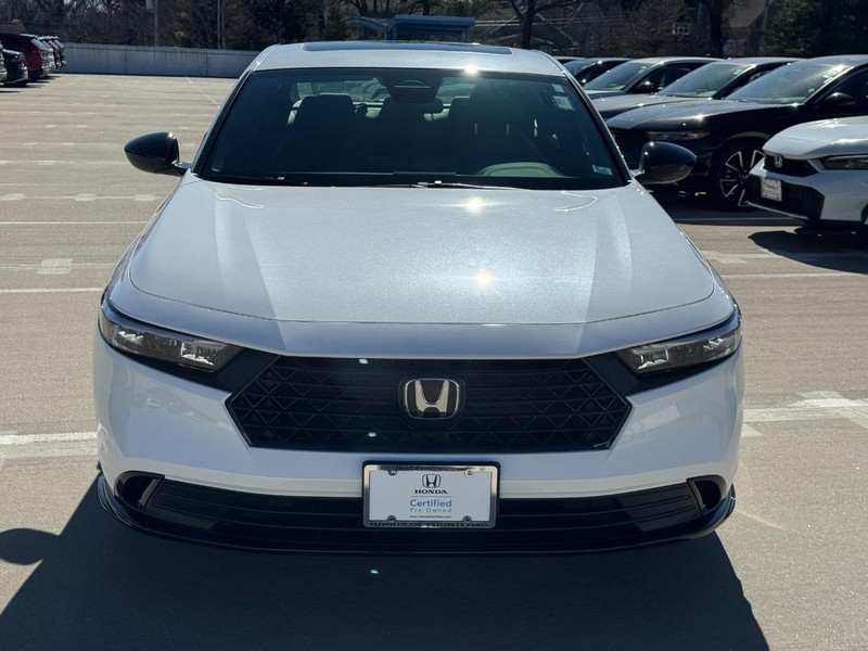 Honda Accord Hybrid Vehicle Full-screen Gallery Image 09