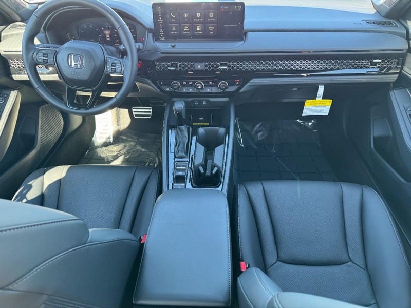 Honda Accord Hybrid Vehicle Full-screen Gallery Image 11