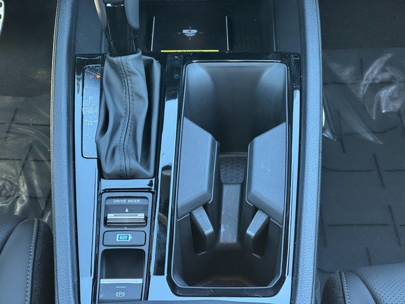 Honda Accord Hybrid Vehicle Full-screen Gallery Image 14