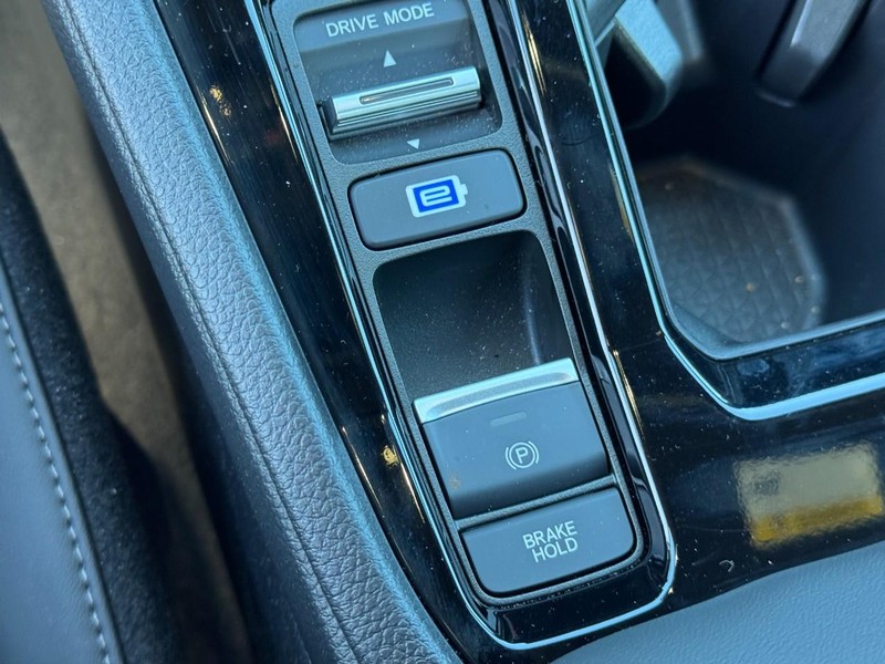 Honda Accord Hybrid Vehicle Full-screen Gallery Image 23