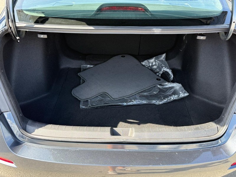 Honda Civic Sedan Vehicle Full-screen Gallery Image 04