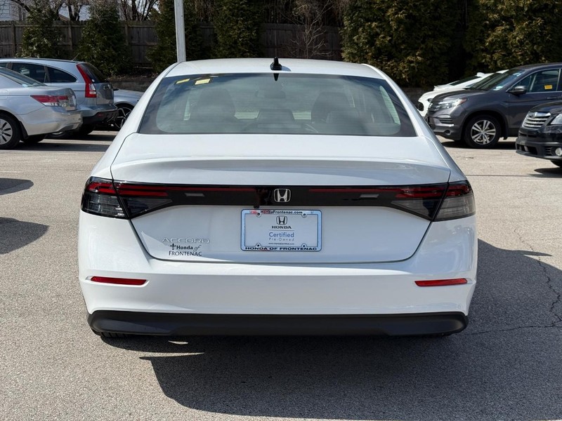 Honda Accord Sedan Vehicle Full-screen Gallery Image 05