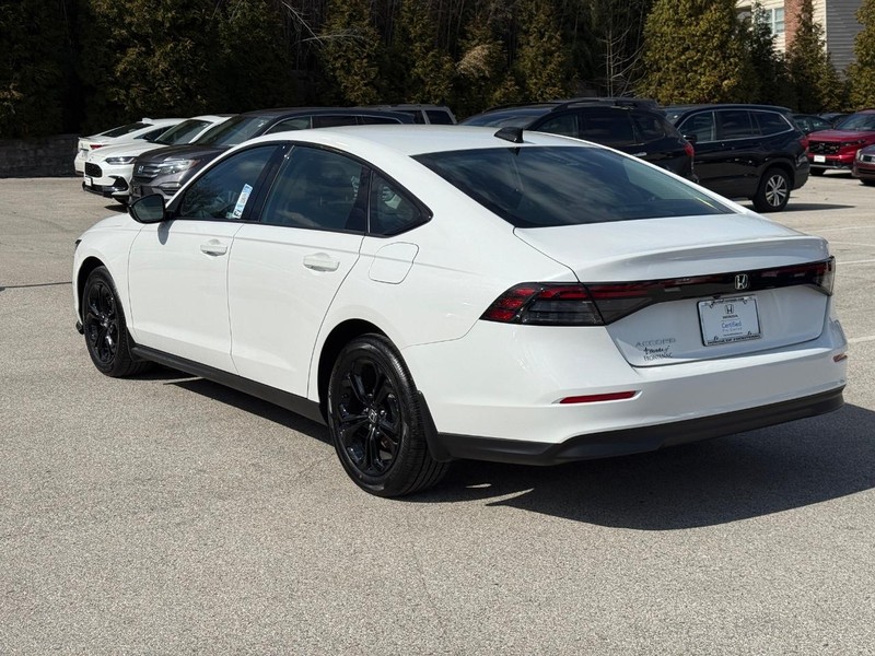 Honda Accord Sedan Vehicle Full-screen Gallery Image 06