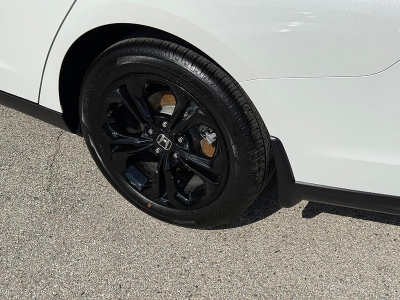 Honda Accord Sedan Vehicle Full-screen Gallery Image 07