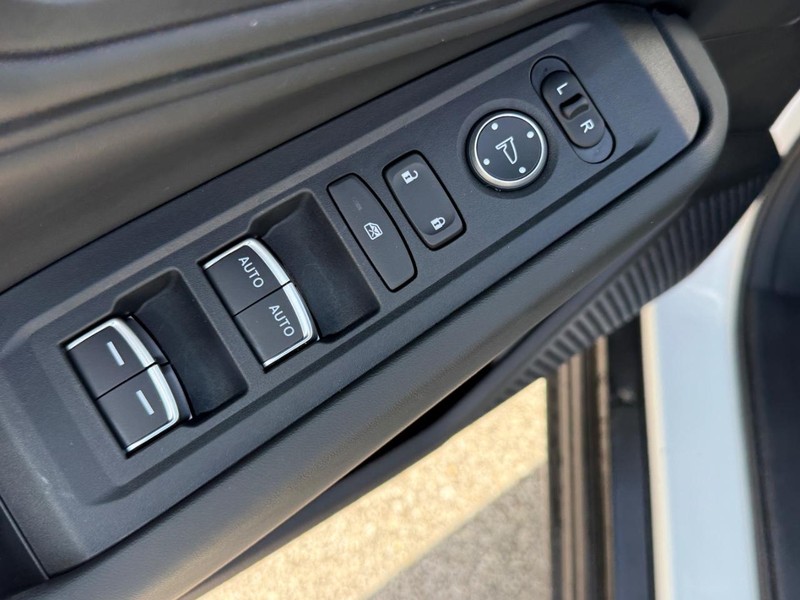 Honda Accord Sedan Vehicle Full-screen Gallery Image 14