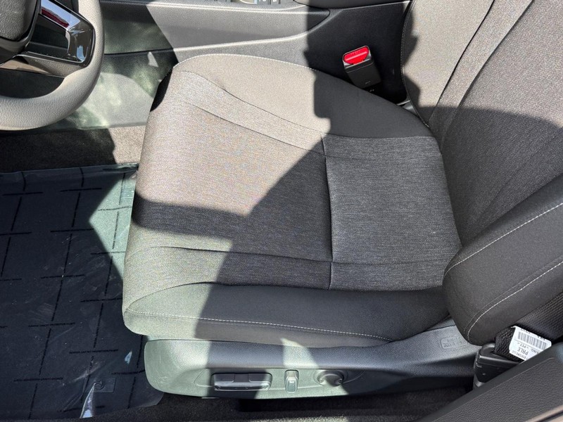 Honda Accord Sedan Vehicle Full-screen Gallery Image 15