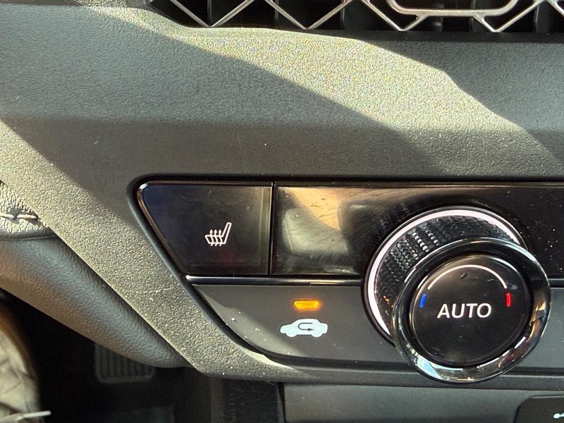 Honda Accord Sedan Vehicle Full-screen Gallery Image 21