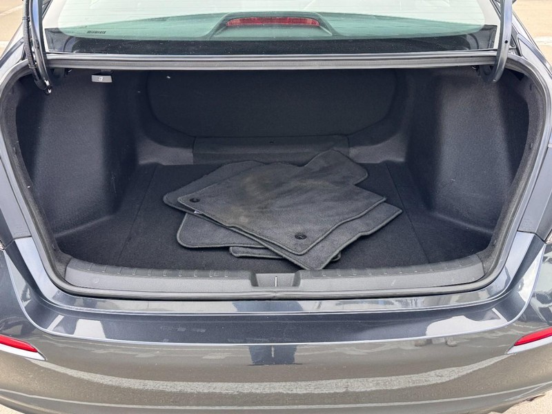 Honda Civic Sedan Vehicle Full-screen Gallery Image 04