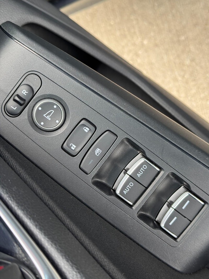 Honda Civic Sedan Vehicle Full-screen Gallery Image 15