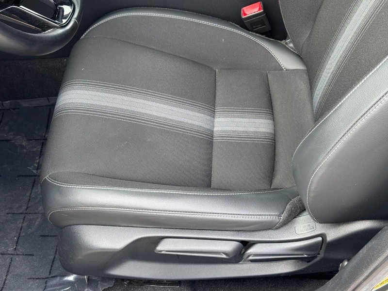 Honda Civic Sedan Vehicle Full-screen Gallery Image 16