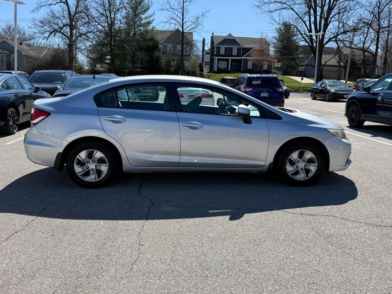 Honda Civic Sedan Vehicle Full-screen Gallery Image 02