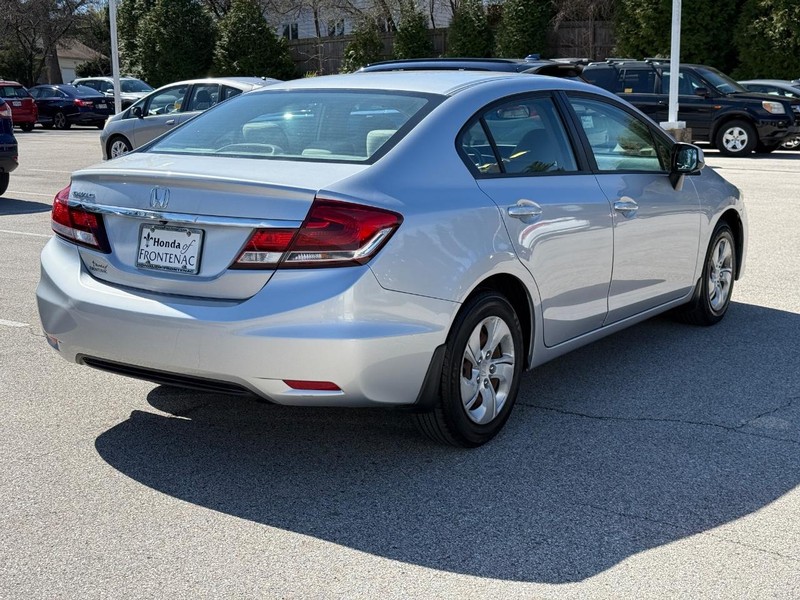 Honda Civic Sedan Vehicle Full-screen Gallery Image 03