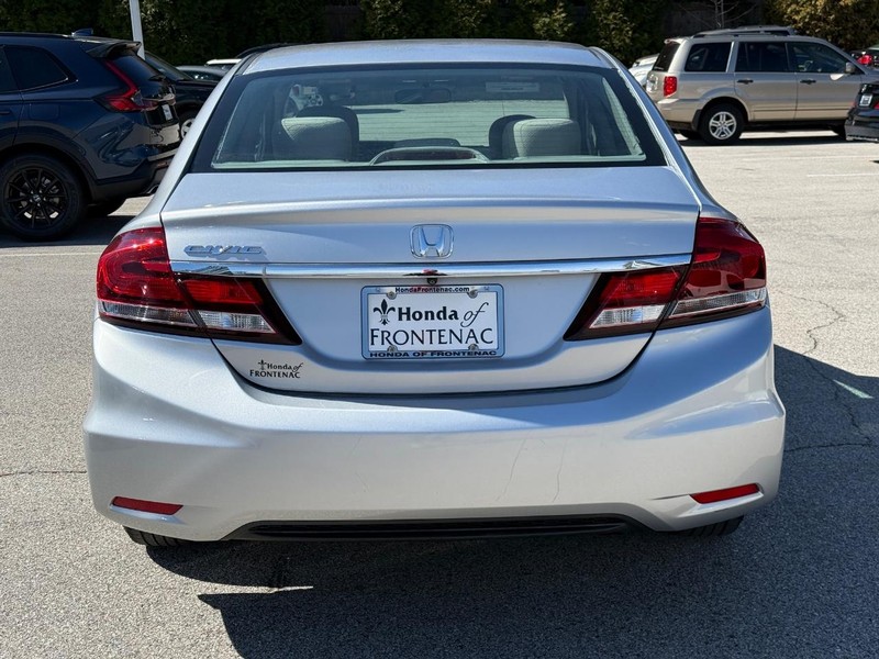 Honda Civic Sedan Vehicle Full-screen Gallery Image 05