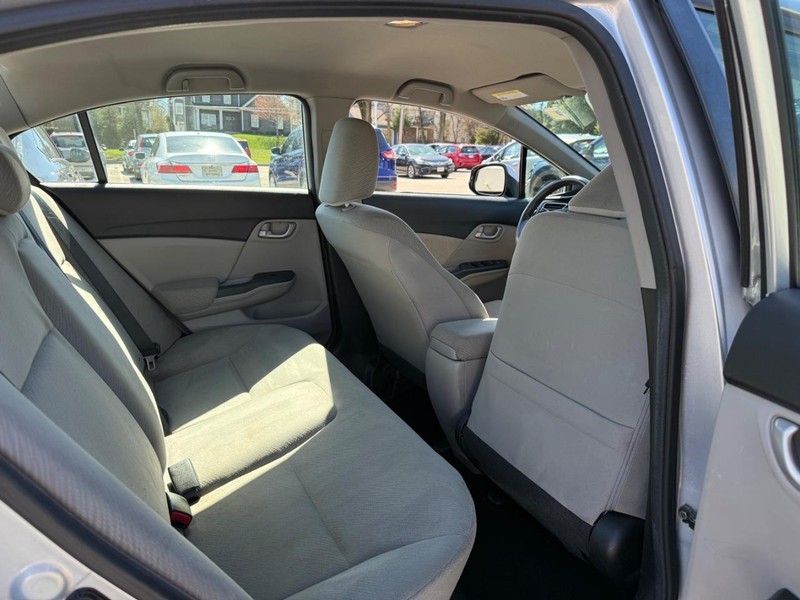 Honda Civic Sedan Vehicle Full-screen Gallery Image 10