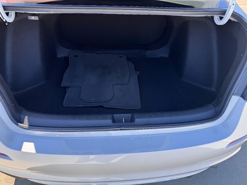 Honda Civic Sedan Vehicle Full-screen Gallery Image 04