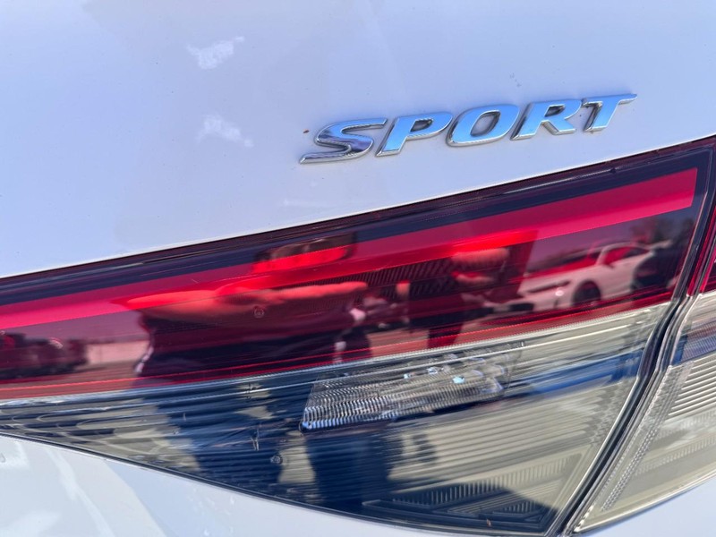 Honda Civic Sedan Vehicle Full-screen Gallery Image 06