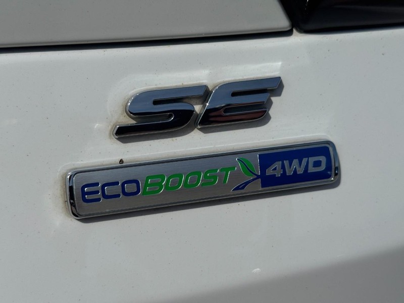 Ford Escape Vehicle Full-screen Gallery Image 06